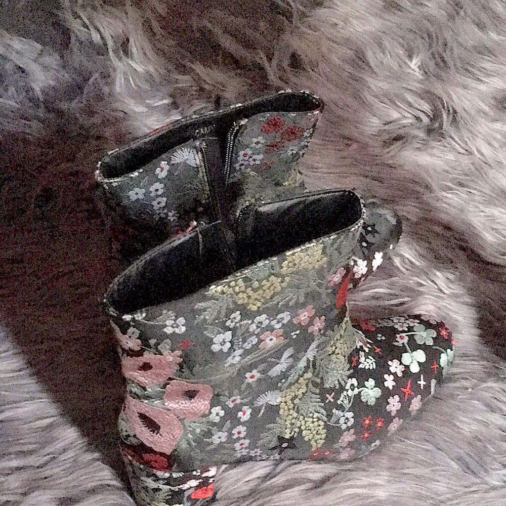 Flower print boots